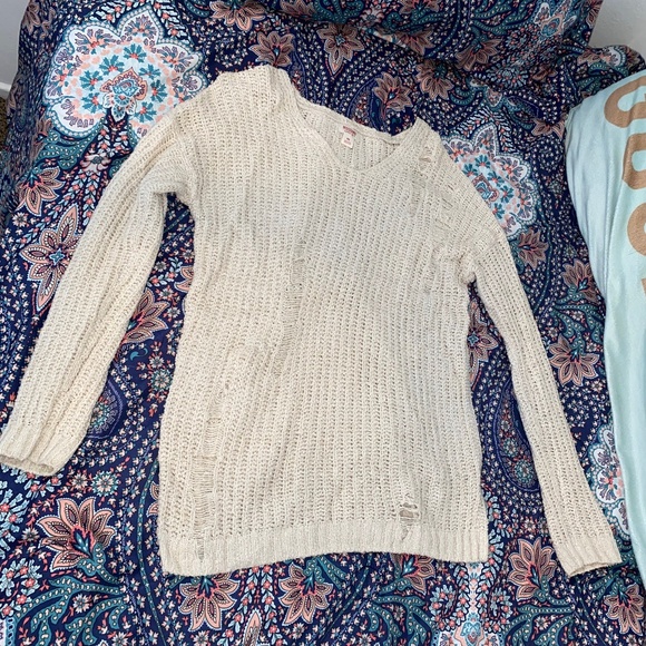 Mossimo Distressed Baggy Long Sleeve - Picture 1 of 4